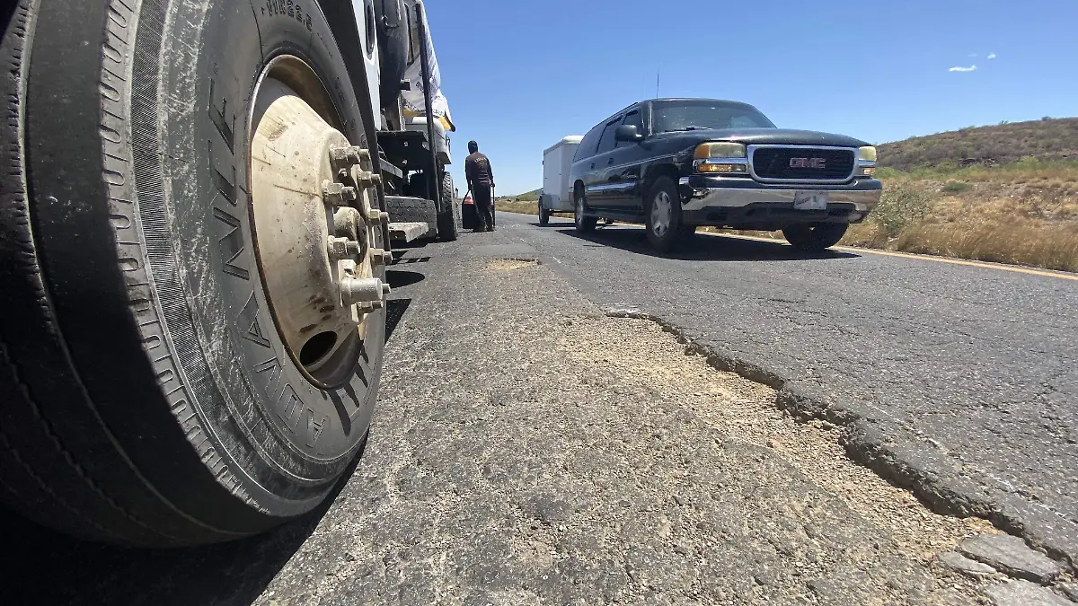 Baches en la Carrtera a Juarez.. (2)